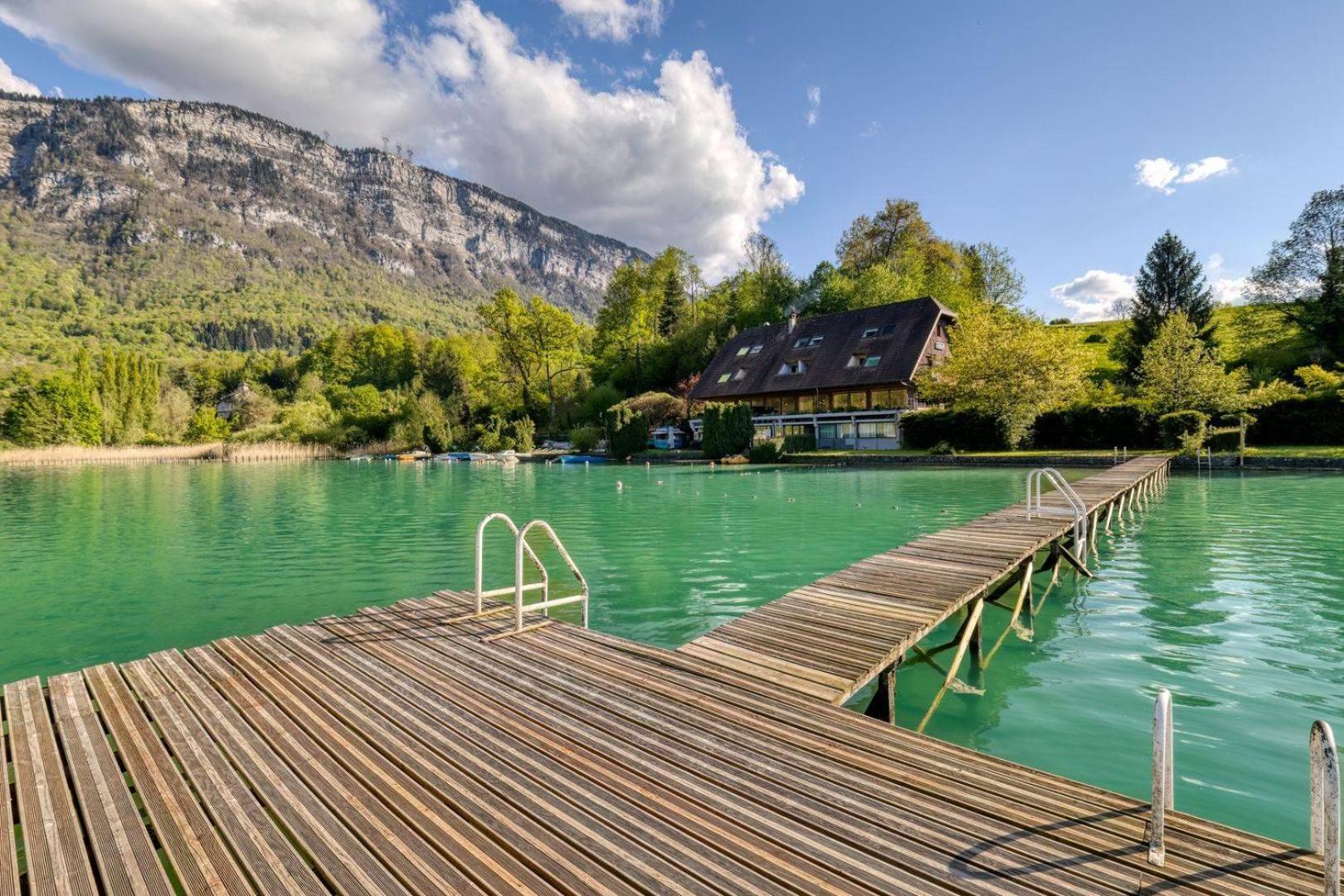 Готель Les Sirenes Lepin-le-Lac Екстер'єр фото