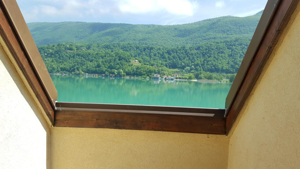 Готель Les Sirenes Lepin-le-Lac Екстер'єр фото