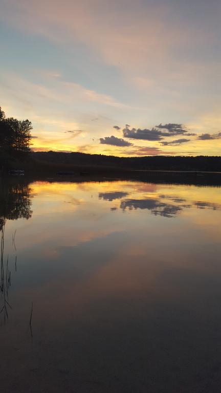 Готель Les Sirenes Lepin-le-Lac Екстер'єр фото